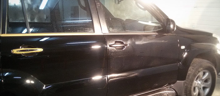 Подетальне полірування кузова автомобіля. Для порівняння – до та після полірування.