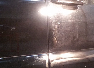 Подетальне полірування кузова автомобіля. Для порівняння – до та після полірування.