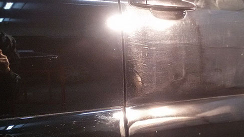 Подетальне полірування кузова автомобіля. Для порівняння – до та після полірування.