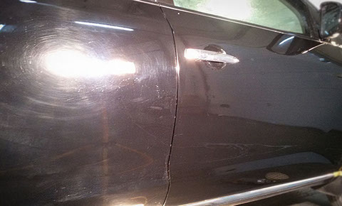 Подетальне полірування кузова автомобіля. Для порівняння – до та після полірування.