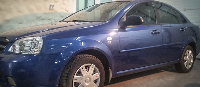 Відновне полірування автомобіля.