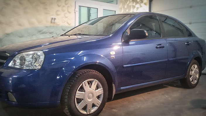 Відновне полірування автомобіля.