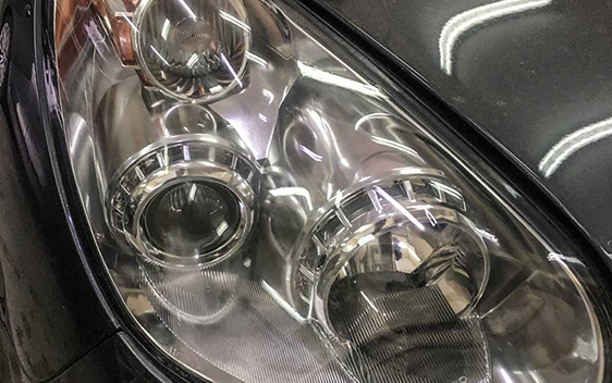 Відновлюємо фари поліруванням. Бронювання авто оптики прозорою захисною плівкою.