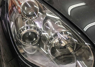 Відновлюємо фари поліруванням. Бронювання авто оптики прозорою захисною плівкою.