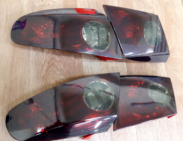 Тонування задніх фар плівкою.