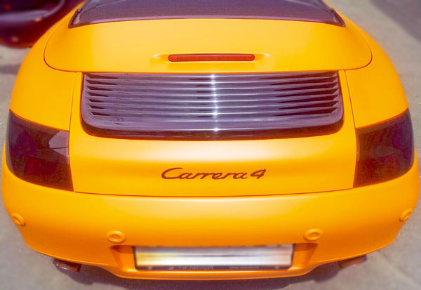 Тонування задніх фар вінілової плівкою.