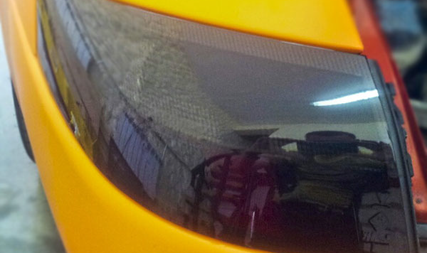 Тонування задніх фар вінілової плівкою.